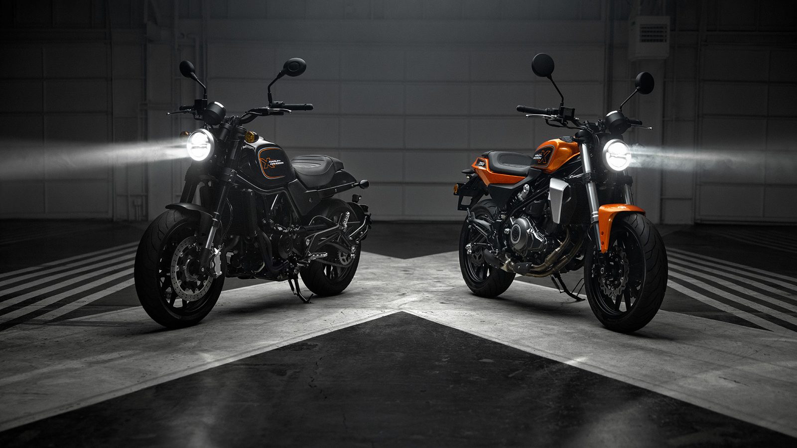 ハーレーダビッドソン X 350 と X 500 の2台並び