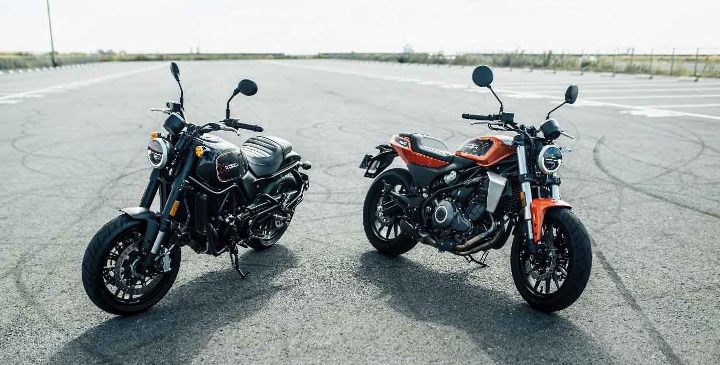 ハーレーダビッドソン X 350 と X 500 の2台並び