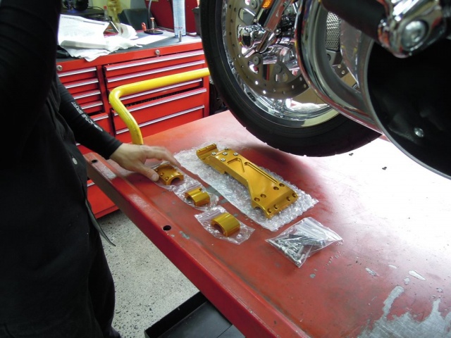 TOURER BRACE 取付 | ハーレーダビッドソン 東久留米 （カスタム）｜ハーレーの新車、中古車