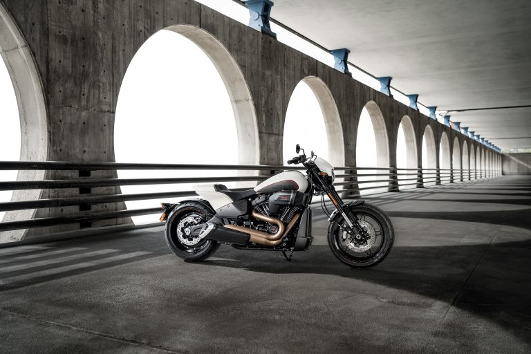 pg12_softail_FXDR114_002987_KN_19GAP_181261_V3_HDI_Large