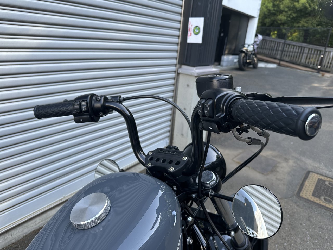XL1200NS ハンドル交換・メーター移設・タンク塗装