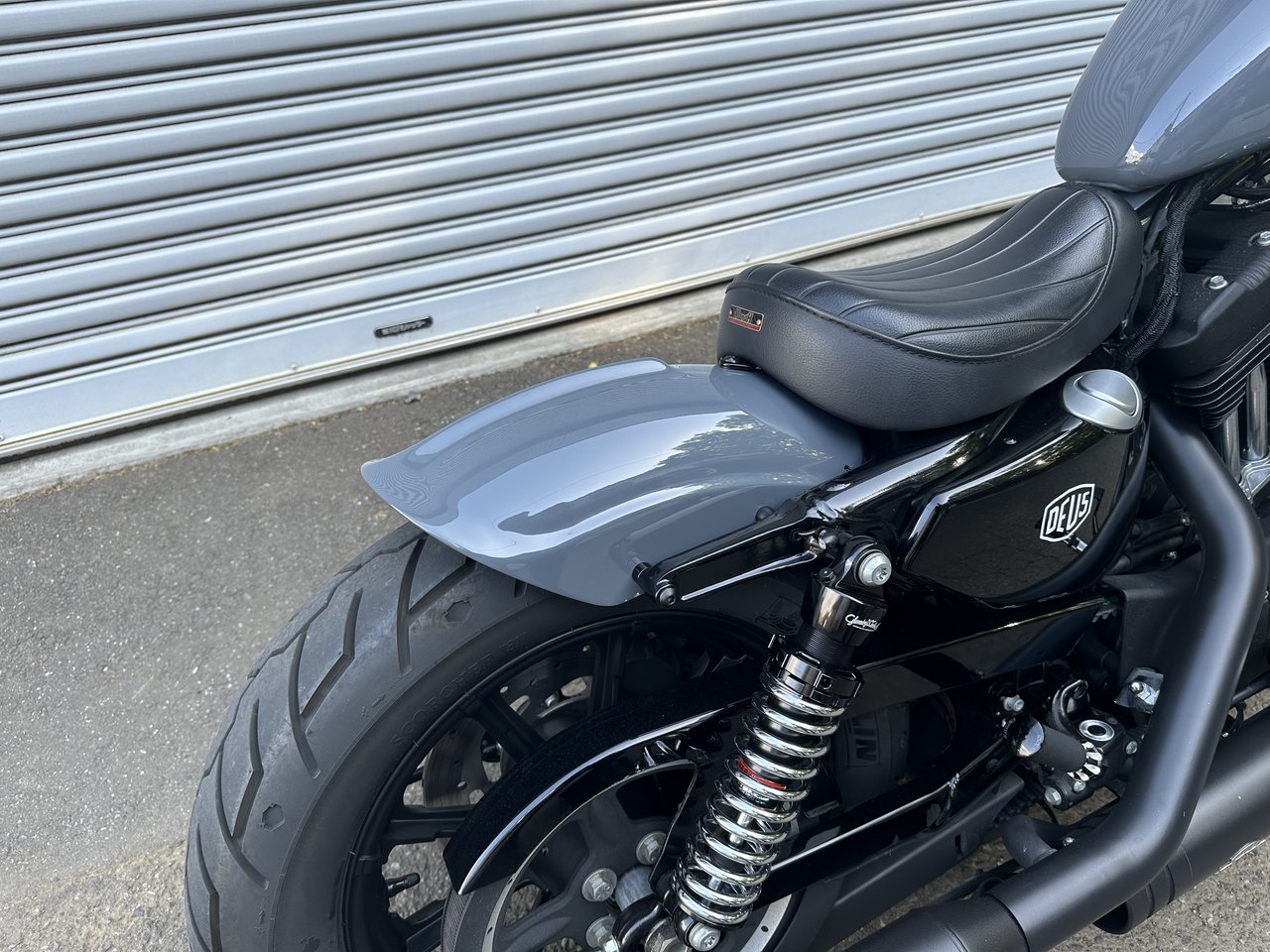 XL1200NS リアフェンダー&ストラットカット