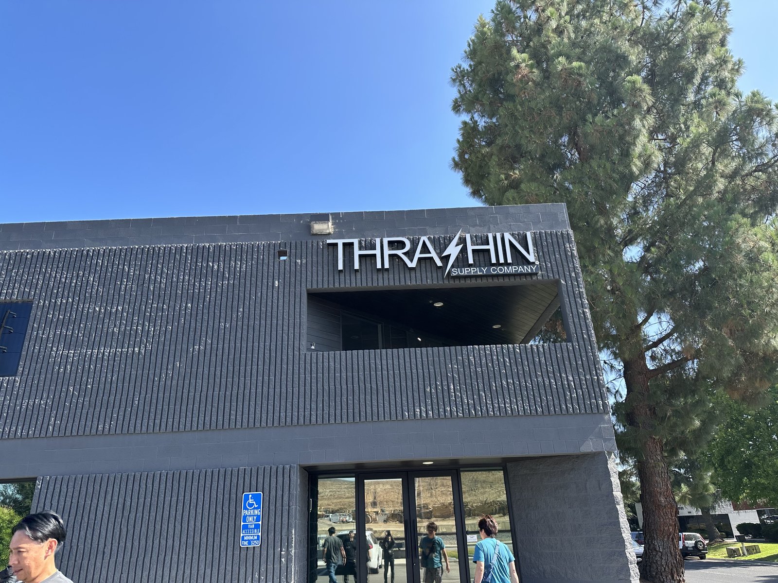 Thrashin Supply 外観