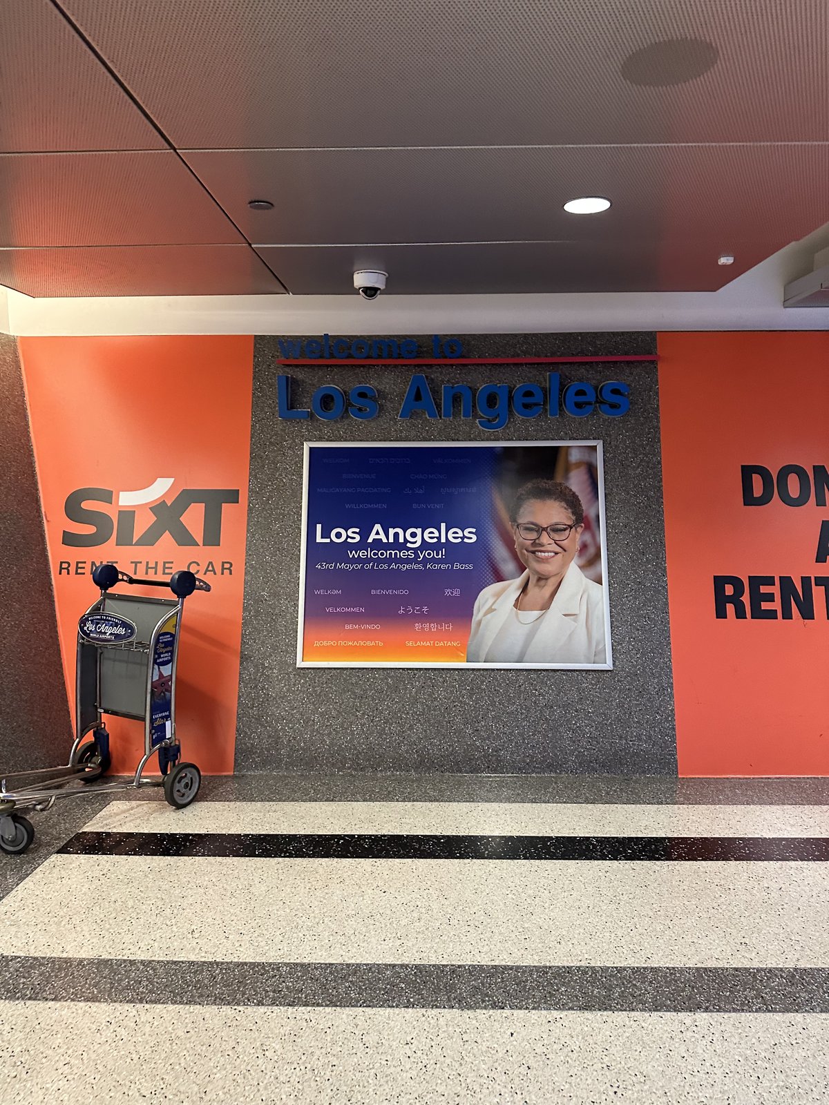 ロサンゼルス到着 Los Angeles の看板