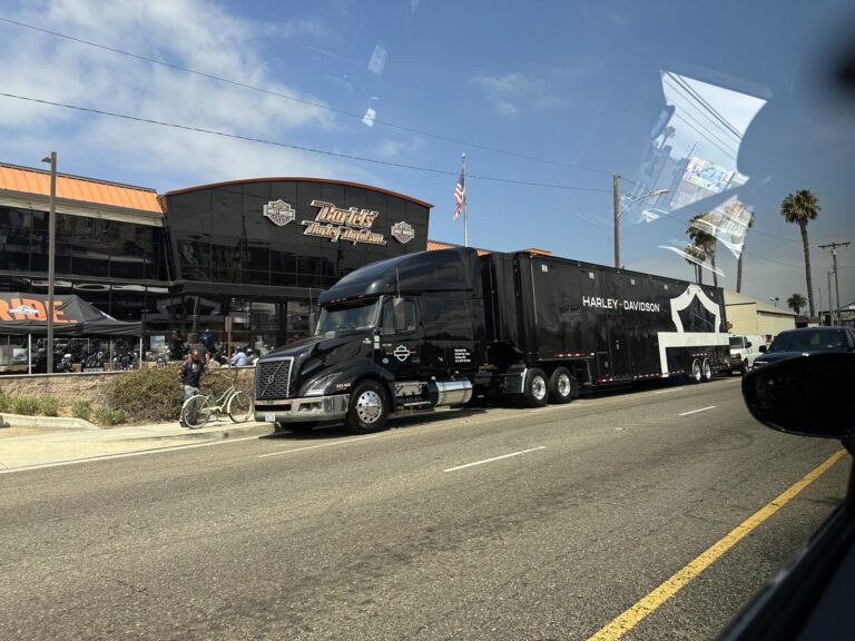 Bartels' Harley-Davidson 店内のショールーム