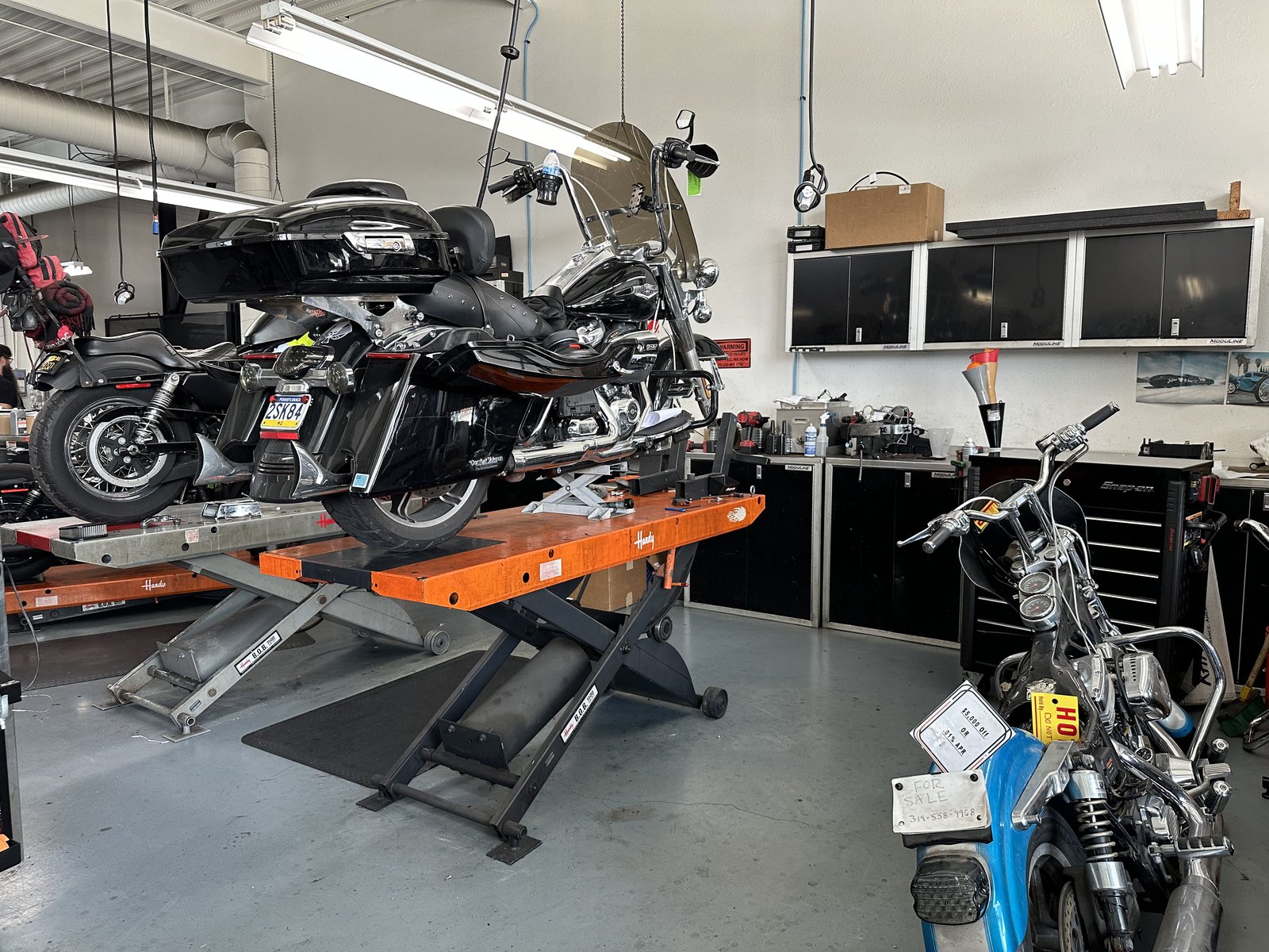 Bartels' Harley-Davidson サービス工場のリフト