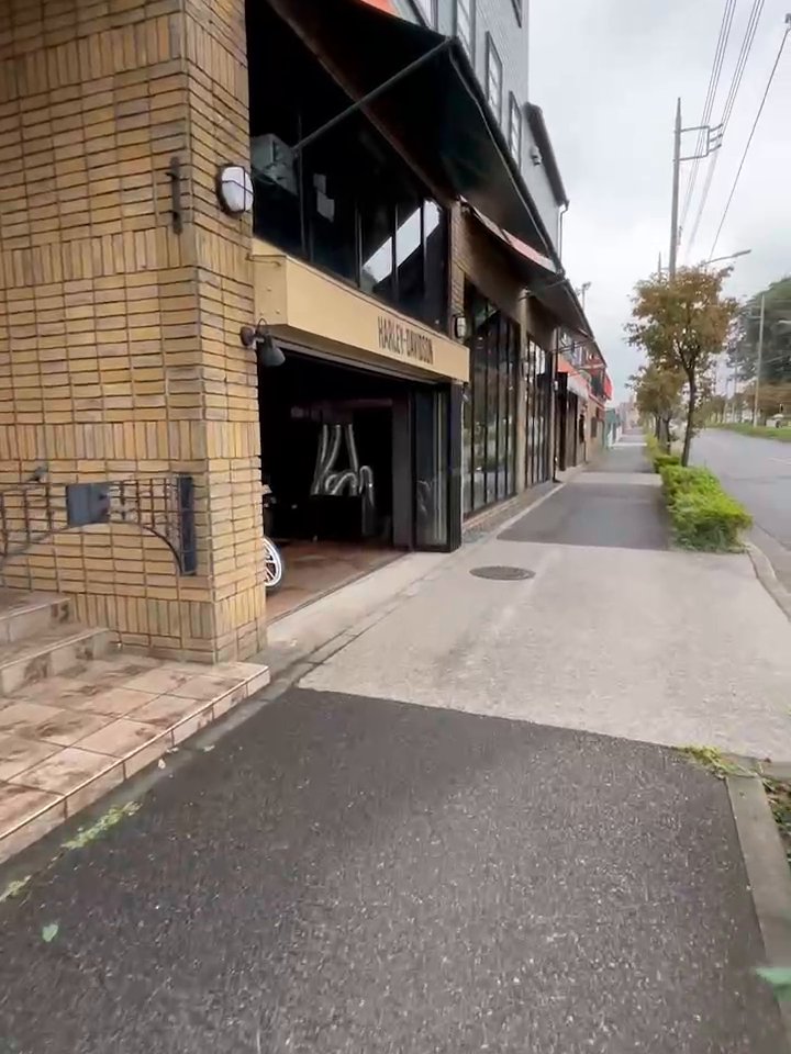 ハーレーダビッドソン東久留米 店舗前に到着